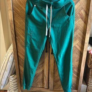 FIGS scrub bottoms; jogger style